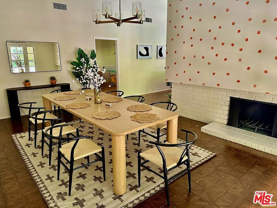 4 bed, 2.5 bath, 2057 sqft, $11,475 — Photo 3