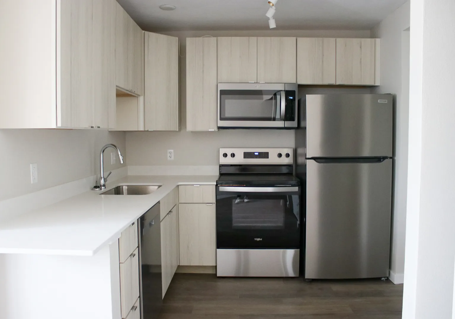 510 E Clark — Photo 3