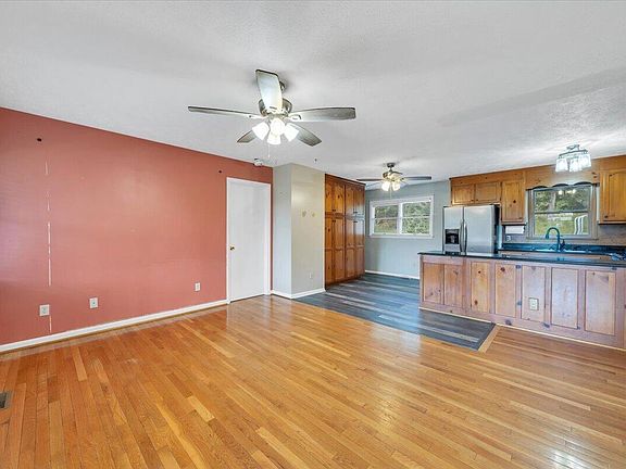 5th image of 159 Highfield Cir
