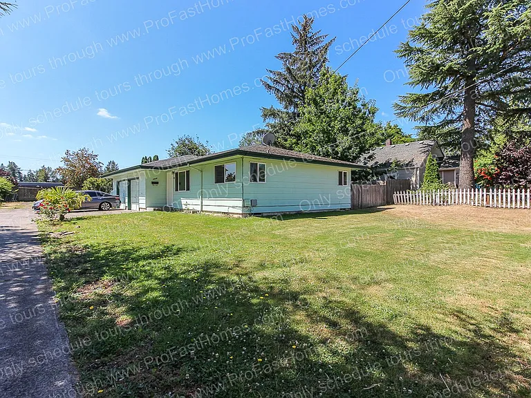 1310 SE 4th St — Photo 2