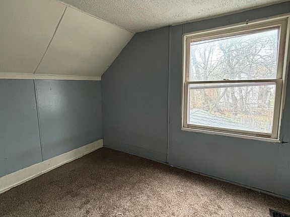 5th image of 719 Woodward Ave