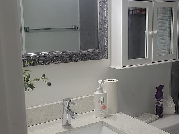 5th image of 1461 W 42nd St APT 303