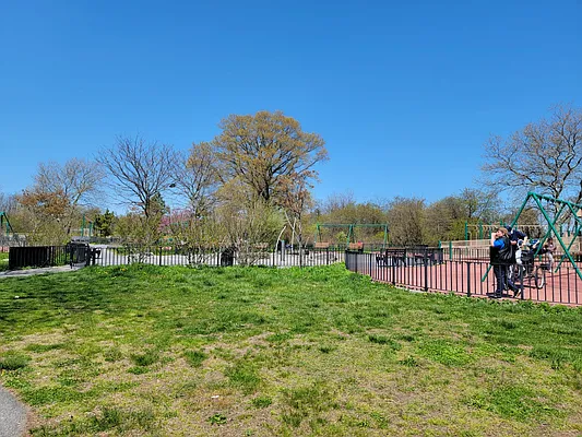 Sold by Superior Realty Service | media 18