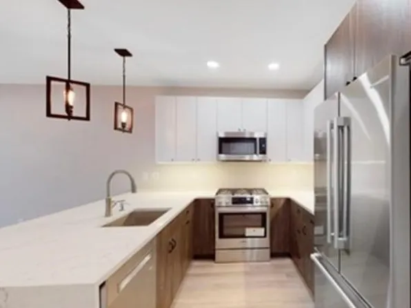 440 E 8th St, South Boston, MA 02127