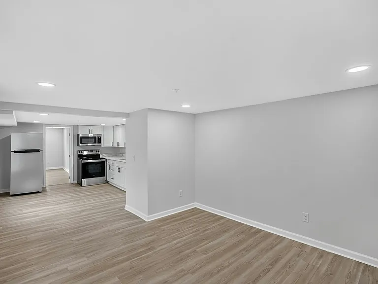 428 S Governors Ave #B — Photo 8