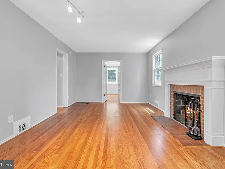 4306 Alton Pl NW — Photo 7