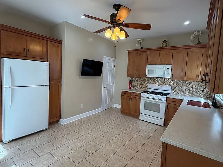 536 W Chew Ave — Photo 9