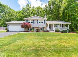 91 Country Green Dr, Youngstown, OH