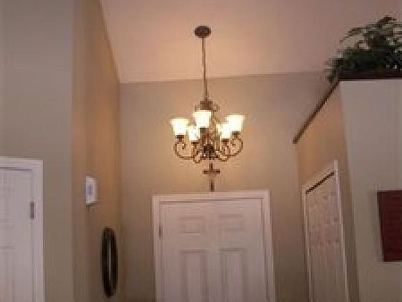 2nd image of 3239 Greentree Cir