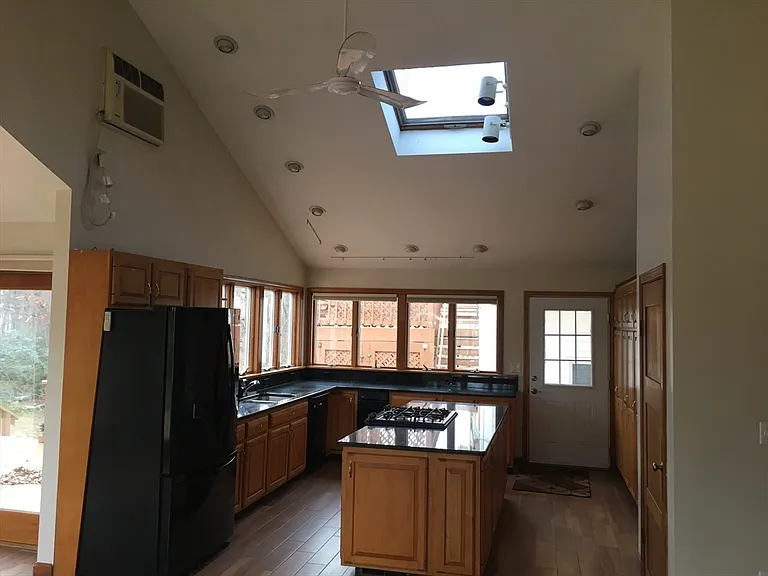 18 Glenwood Ave #A — Photo 10