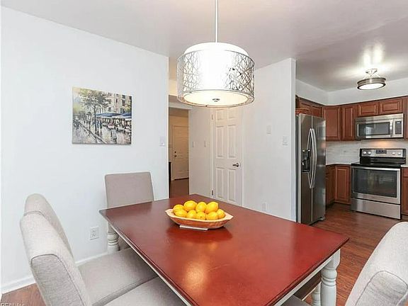 3rd image of 113 Elmhurst Ct