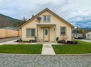 897 NE Christian St, Myrtle Creek, OR 97457