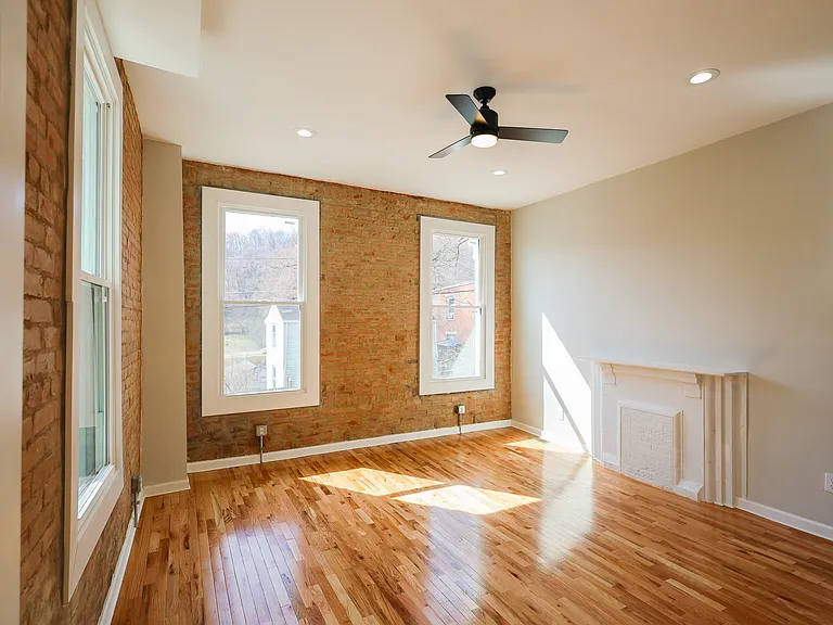652 Delhi Ave — Photo 25
