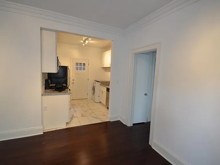 Riverview Red Door Living — Photo 17