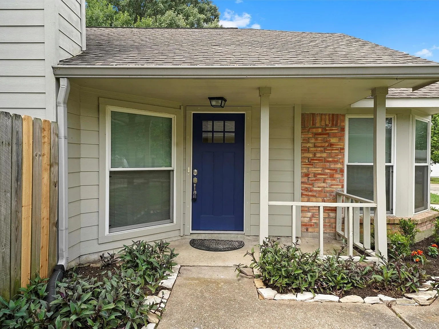 3 bed, 1.5 bath, 1129 sqft, $1,650 — Photo 2