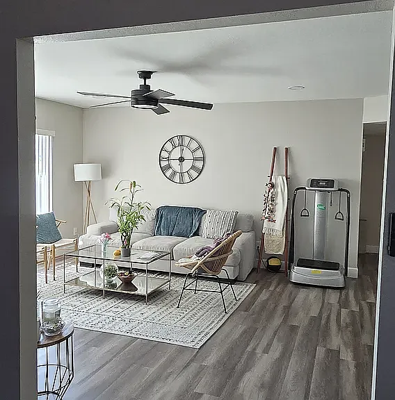 7123 W Oregon Ave — Photo 2