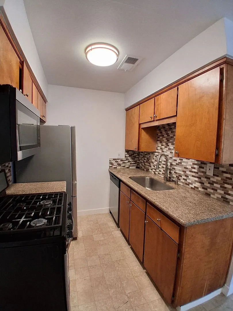 Move-In Special: Half Off The 1st Month's Rent Beautifully Updated 2 Bedroom, 1 Bathroom Condo! — Photo 3