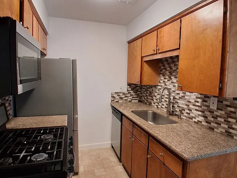 1190 S Winery Ave #222 — Photo 6