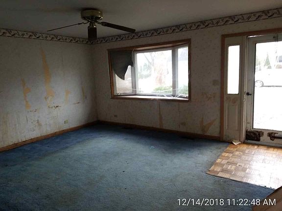 3rd image of 825 Menominee Dr
