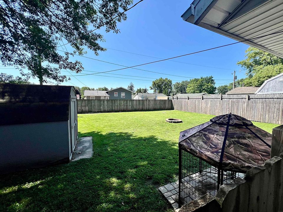 2nd image of 1633 Oakwood Dr