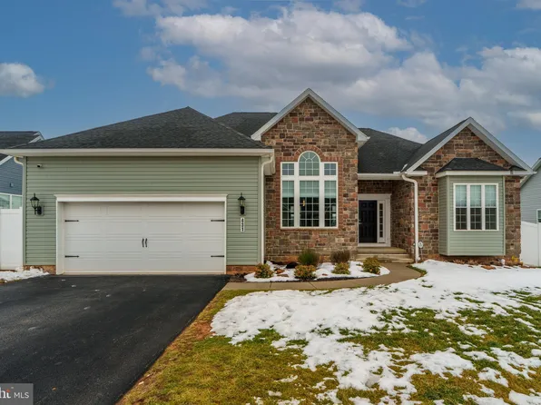 431 Edie Cir #89, Stewartstown, PA 17363