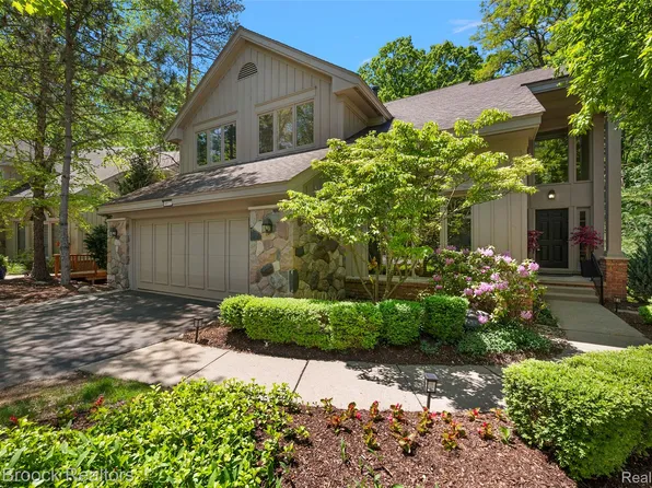 4872 Cliffside Dr, West Bloomfield, MI 48323