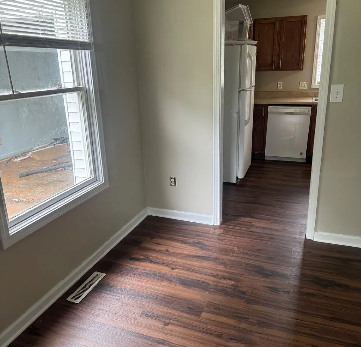 3 bed, 1.0 bath, 960 sqft, $1,450 — Photo 3