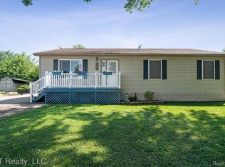4140 5th St, Newport, MI 48166