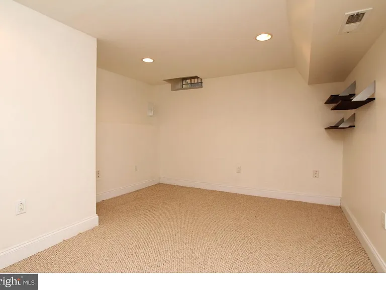 968 N Lawrence St #R — Photo 23