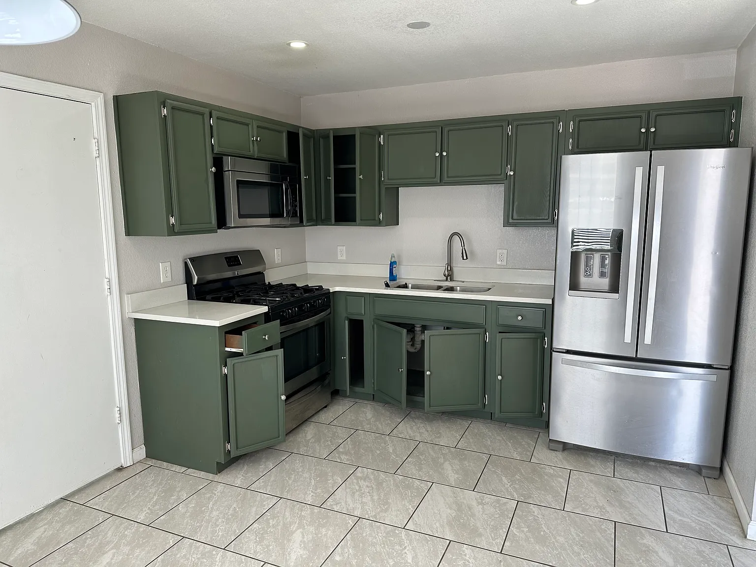 3 bed, 1188 sqft, $1,200 — Photo 2