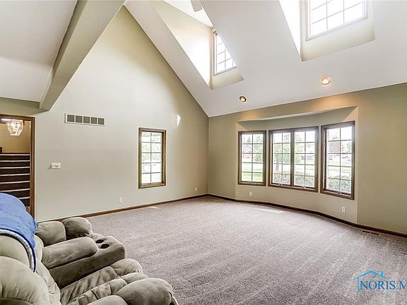 5th image of 2243 Saratoga Dr