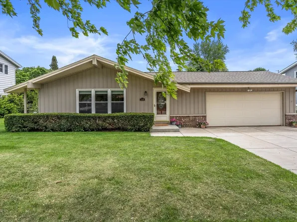 1139 Dogwood LANE, Waukesha, WI 53189