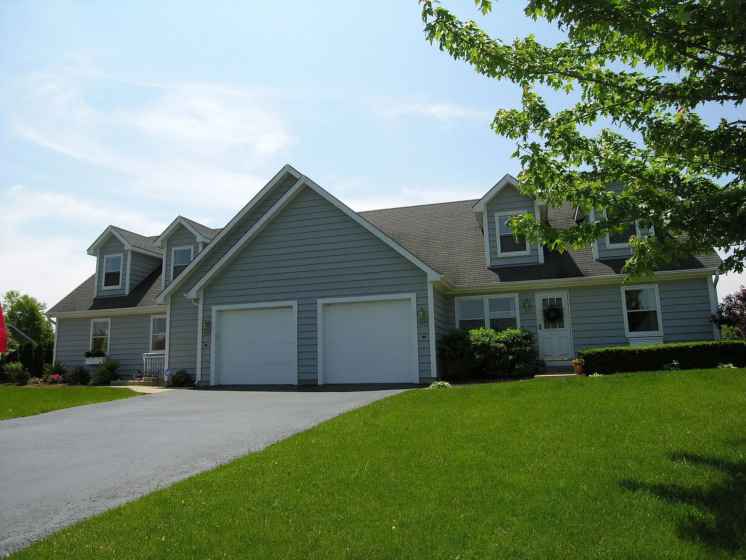 3021 James Ave photo 1