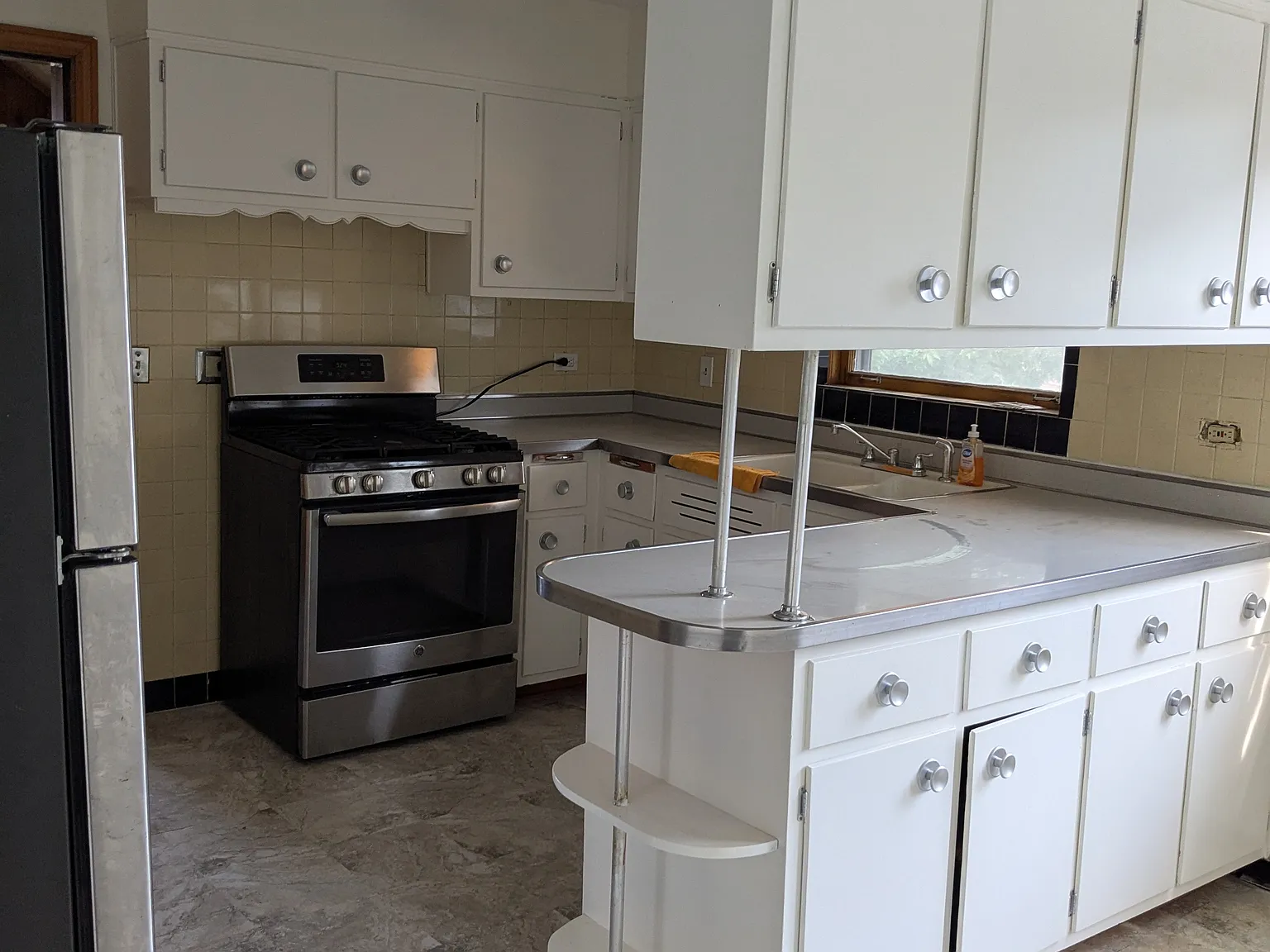 2 bed, 950 sqft, $1,700 — Photo 4