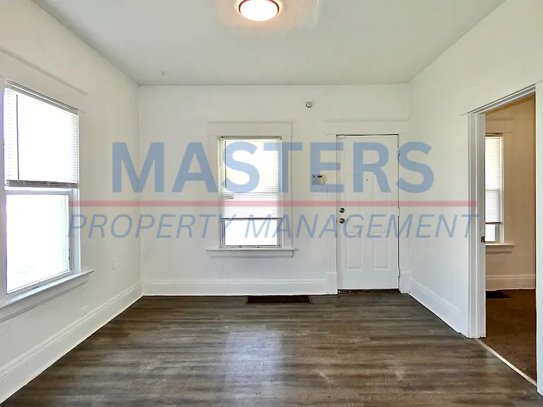 420 Everett St — Photo 2