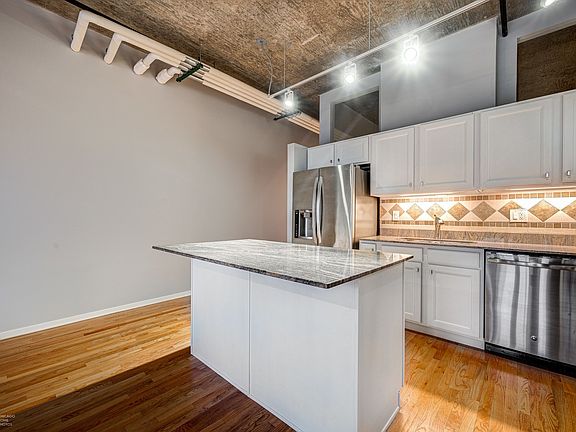 3rd image of 849 N Franklin St Unit 923