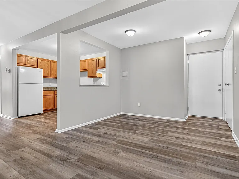 25-(Apt 2B) 2x2- Dining