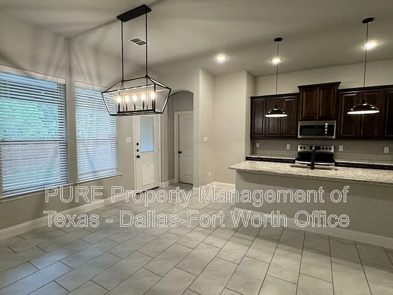 1612 Town Creek Cir — Photo 32