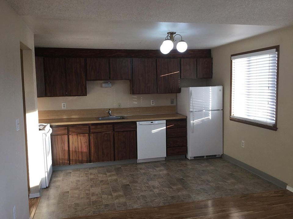 2nd image of 421 Willow Ct #1