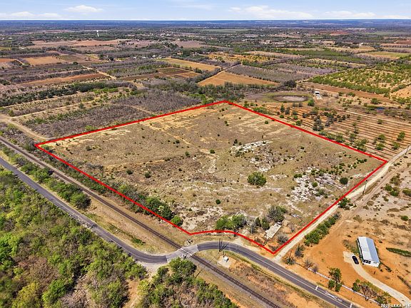 3rd image of 14215 Quintana