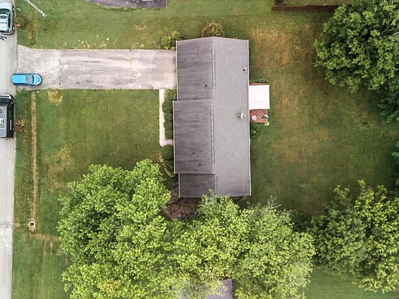 3rd image of 423 Kildare Dr