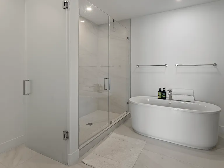 17550 Collins Ave #1205 — Photo 18