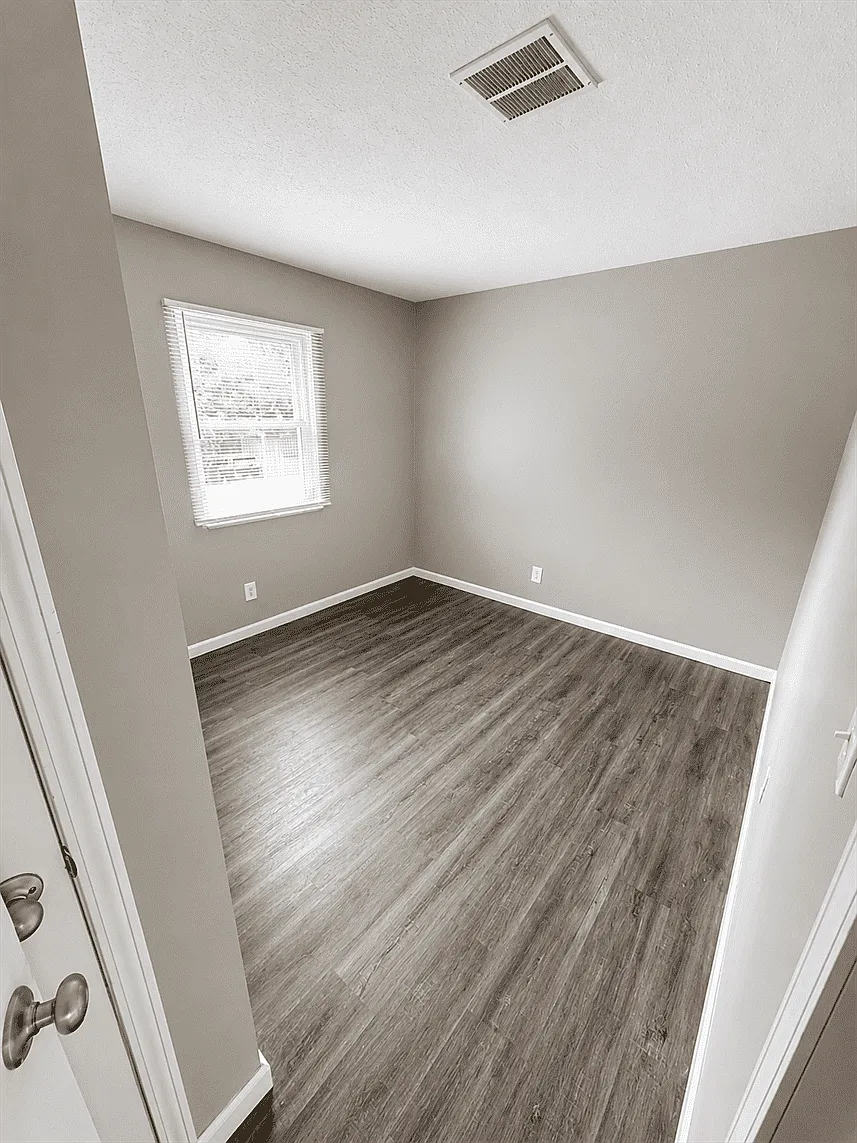 2 bed, 1.5 bath, 725 sqft, $745 — Photo 4