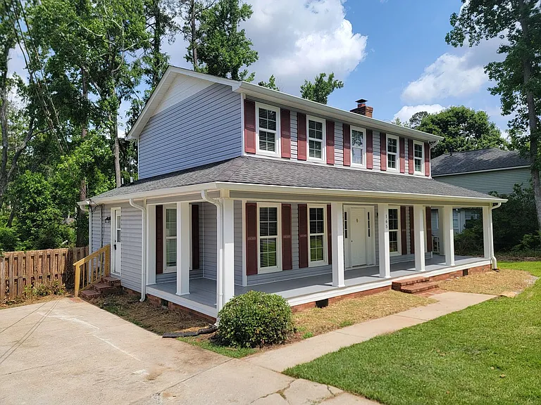 165 Ashley Cir — Photo 2