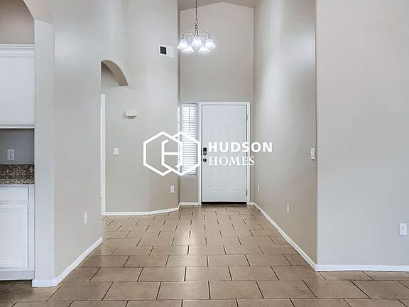 5th image of 931 S 241st Ave