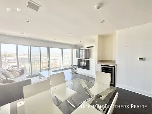 101 California Ave #703 Photo 1