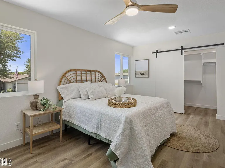 626 E Palomino Dr — Photo 16