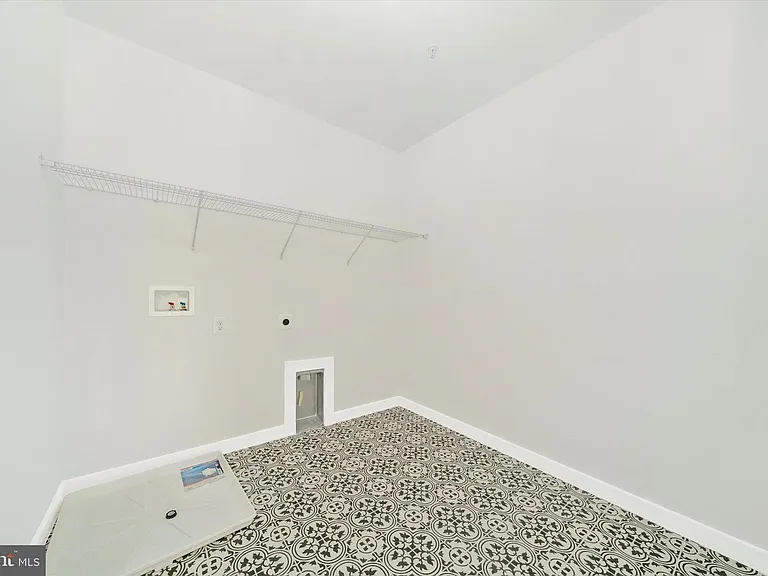 8310 Patience — Photo 32