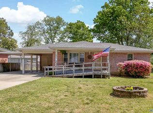 404 Cedar St NW, Hartselle, AL 35640