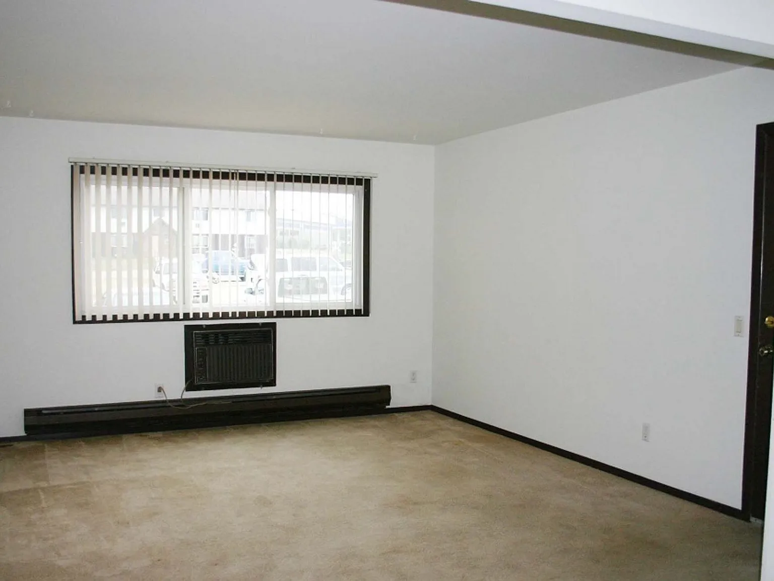 Country Glen Apts — Photo 4